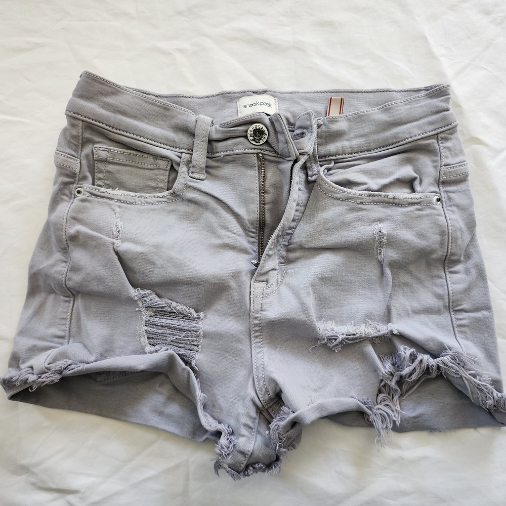 Sneak Peek Light Gray Distressed Denim Shorts (sz small)
